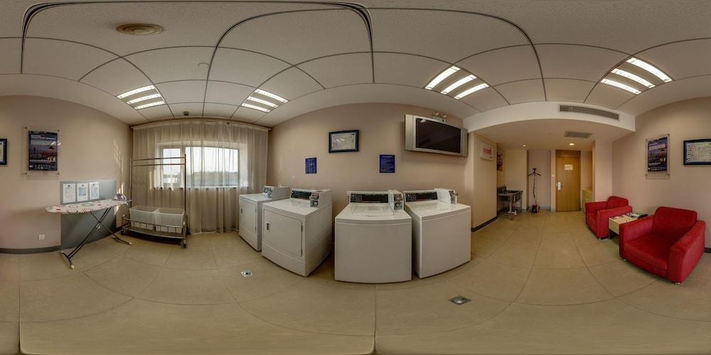 Holiday Inn Express Shanghai New Hongqiao, An Ihg Hotel Buitenkant foto