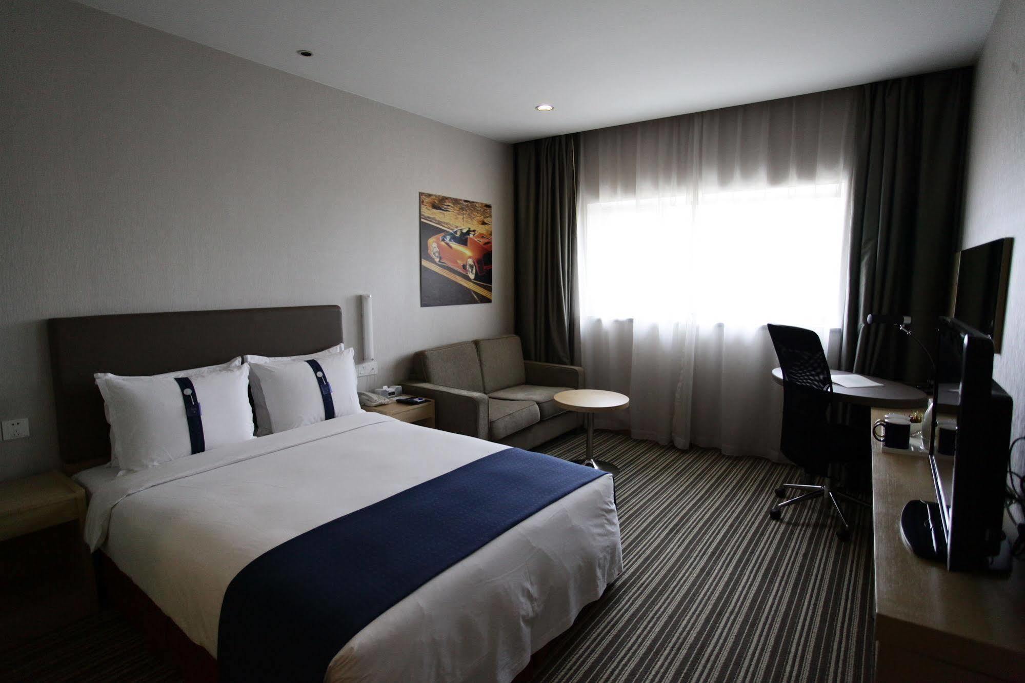 Holiday Inn Express Shanghai New Hongqiao, An Ihg Hotel Buitenkant foto